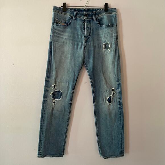 Diesel Men's size 33 x 32 Buster Button Fly Light Wash Distressed Jeans Straight - Picture 1 of 16